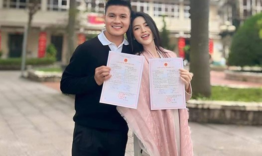 Quang Hải và Chu Thanh Huyền đăng kí kết hôn. Ảnh: FBNV