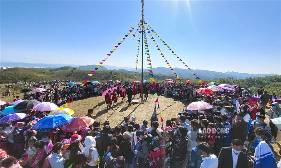 Lễ hội Gầu Tào là một nét văn hóa mang yếu tố cộng đồng đặc trưng của dân tộc H'Mông theo tín ngưỡng thờ thần. Ảnh: B.N