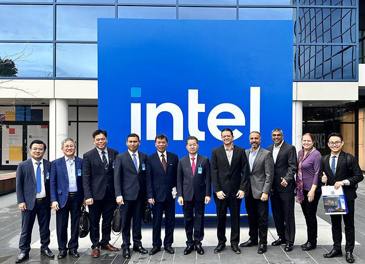 Lãnh đạo thành phố Đà Nẵng có các buổi gặp gỡ, làm việc với các công ty, tập đoàn hàng đầu trên lĩnh vực vi mạch bán dẫn như Qorvo, Marvell, Nvidia, tập đoàn Intel.  Ảnh: MỸ AN