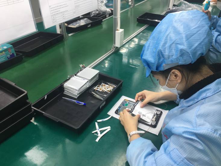 Một doanh nghiệp sản xuất linh kiện điện tử tại Khu Công nghiệp công nghệ cao Đà Nẵng. Ảnh: THANH HẢI