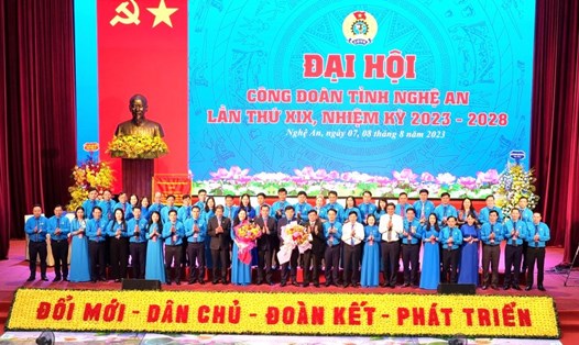 
Đại hội Công đoàn tỉnh Nghệ An lần thứ XIX, nhiệm kỳ 2023-2028 đã thành công tốt đẹp. Ảnh: Quang Đại