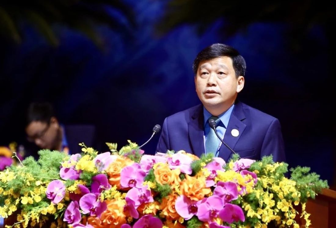 Chủ tịch LĐLĐ tỉnh Nghệ An Kha Văn Tám trình bày tham luận tại Đại hội Công đoàn toàn quốc lần thứ XIII, nhiệm kỳ 2023-2028. Ảnh: Hải Đăng