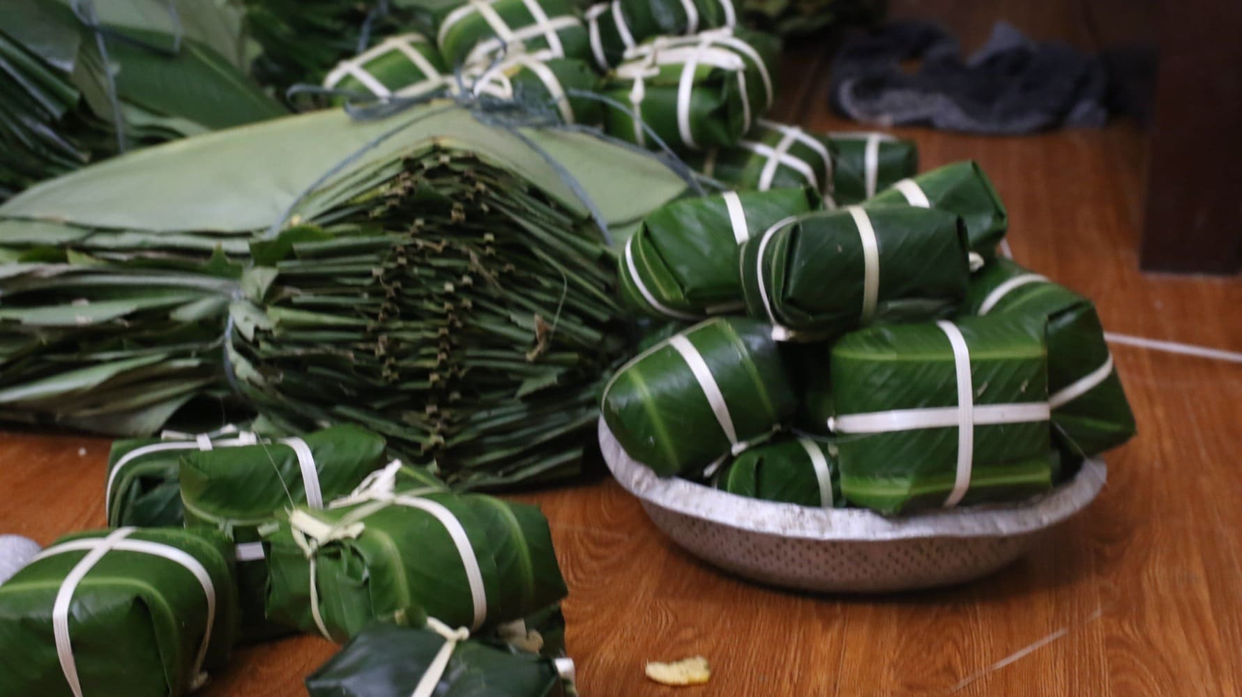 Bánh chưng là món ăn gắn liền với Tết của người Việt. Ảnh: Thùy Trang