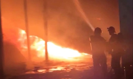 Hiện trường vụ cháy lớn trong đêm ở Kiên Giang. Ảnh: người dân cung cấp