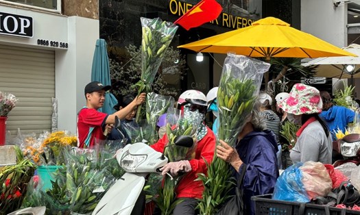 Thị trường hoa tươi ngày Tết Đà Nẵng sôi động, sức mua tăng mạnh