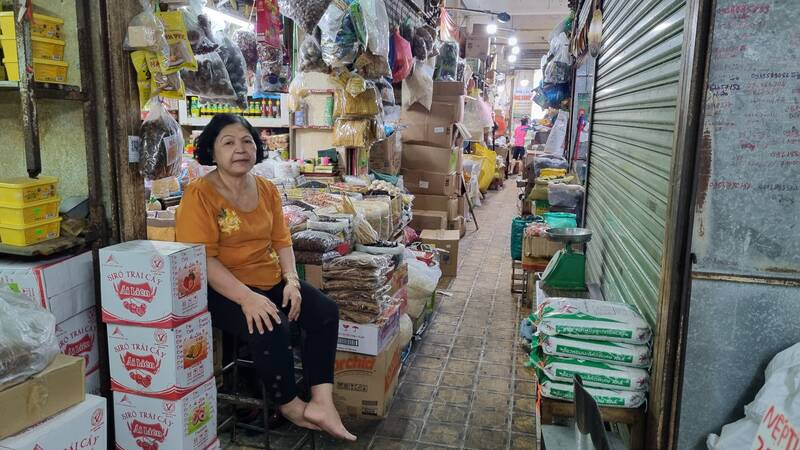 Chợ truyền thống những ngày cận Tết vẫn “ế ẩm“. Ảnh: Hoàng Lộc 