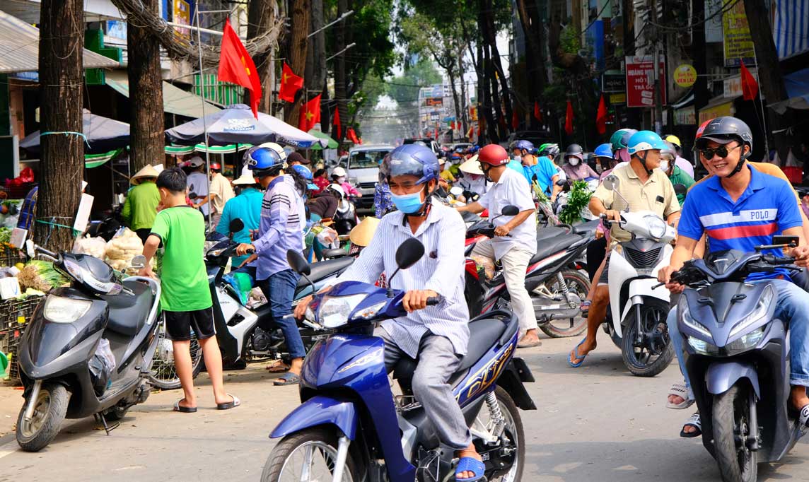 Theo ghi nhận của Lao Động, ngày 30 Tết, chợ đầu mối Tân An (TP Cần Thơ), tấp nập kẻ bán người mua.