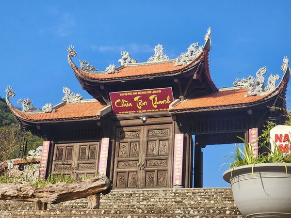 Chùa Tân Thanh chỉ cách biên giới Việt - Trung khoảng 300 mét. Ảnh: Trí Minh.