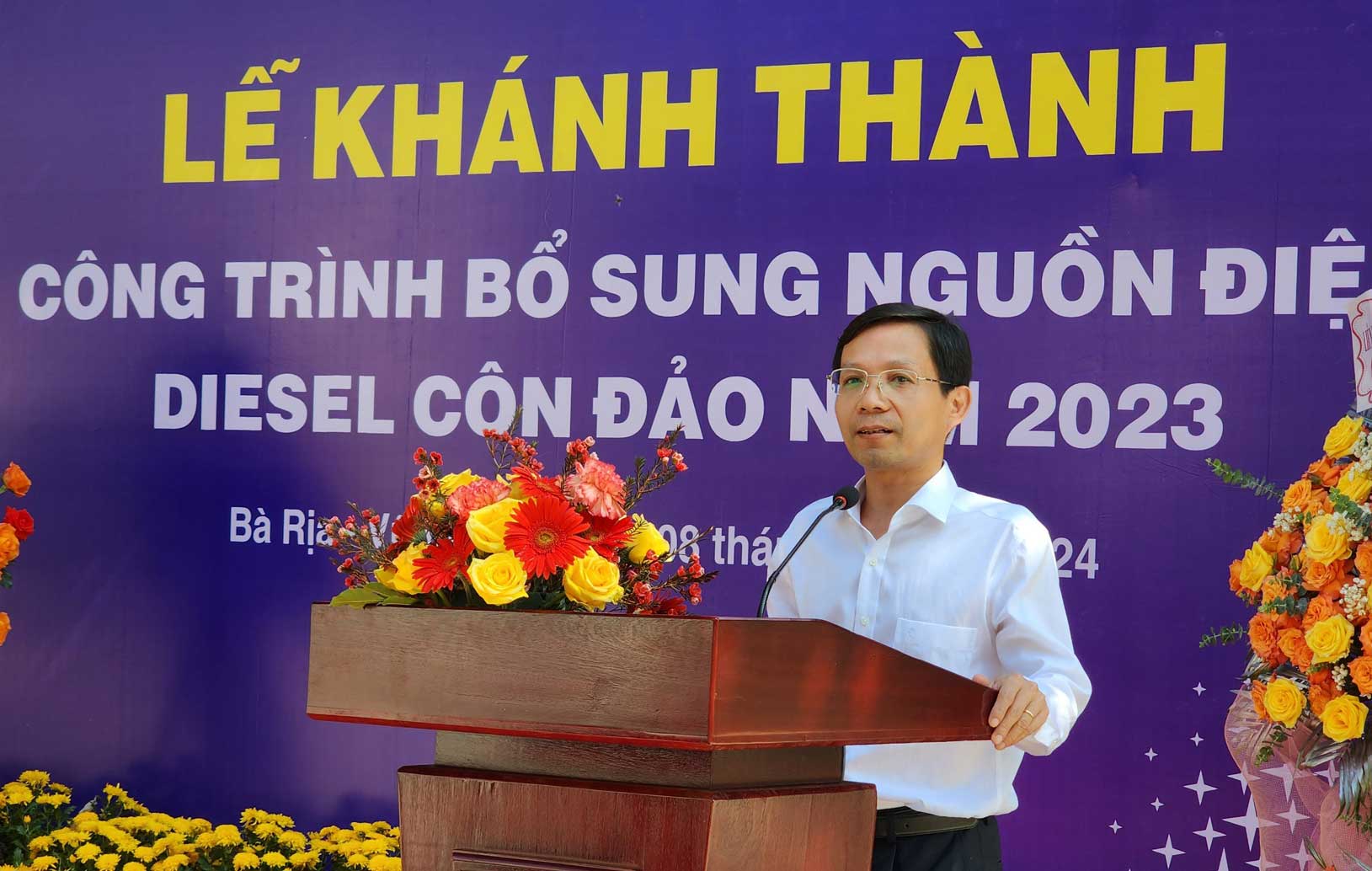 Đồng chí Bí thư, Chủ tịch UBND huyện Côn Đảo Lê Văn Phong phát biểu tại buổi lễ. Ảnh” EVNSPC