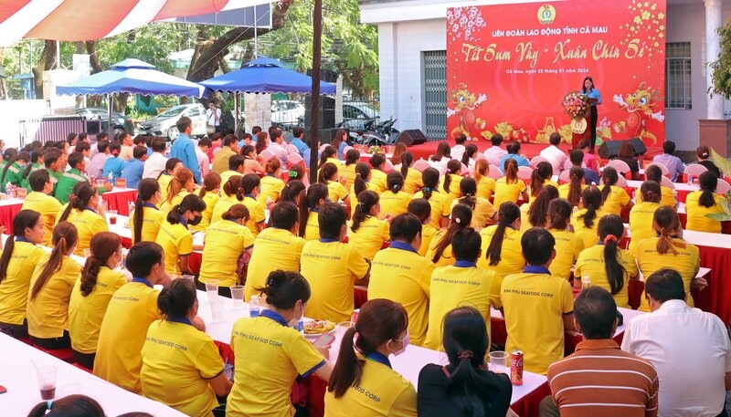 Liên đoàn Lao động tỉnh Cà Mau tổ chức Tết sum vầy năm 2024. Ảnh: Nhật Hồ