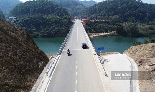 Cầu Bạch Xa, cây cầu trăm tỉ đã giúp việc đi lại, giao thương của người dân vùng khó khăn huyện Hàm Yên, Tuyên Quang được thuận lợi.