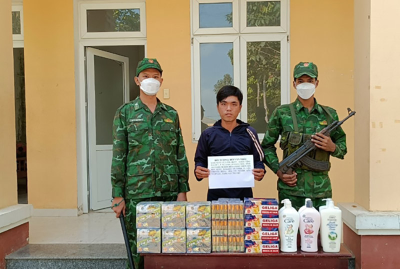 Bộ đội Biên phòng tỉnh An Giang bắt một vụ buôn lậu vào ngày 31.1.2024. Ảnh: Tuấn Kiệt