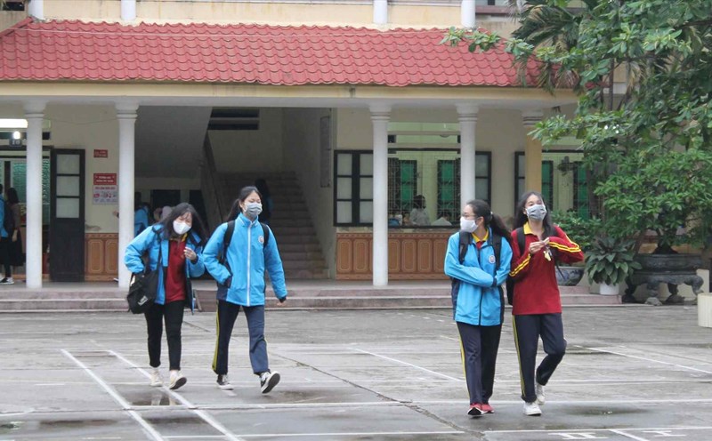 Phụ huynh phản ánh Trường THPT Lê Hồng Phong thu gần 3 triệu đồng/học sinh đi học tập trải nghiệm. Ảnh: Hoàng Khôi
