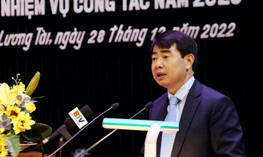 Ông Lê Tuấn Hồng - Bí thư Huyện ủy Lương Tài - phát biểu tại một Hội nghị ở huyện Lương Tài. Ảnh: bacninh.gov.vn.