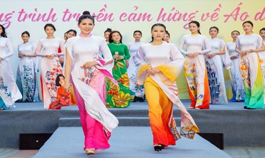 Trình diễn áo dài trong Lễ hội Áo dài Thành phố Hồ Chí Minh lần thứ 8. Ảnh: Chương trình cung cấp