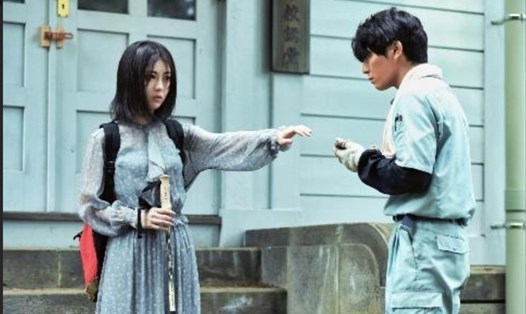 Chuyện phim "Tiếng yêu không lời" xoay quanh tình yêu lặng thầm mà chàng câm Aoi dành cho cô gái mù Mika. Ảnh: Nsx