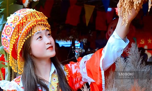 Nhiều hoạt động thể thao vui nhộn được diễn ra trong Ngày hội văn hóa dân tộc Mông và Lễ hội hoa lê huyện Bảo Lạc, tỉnh Cao Bằng. Ảnh: Huy Nguyễn.