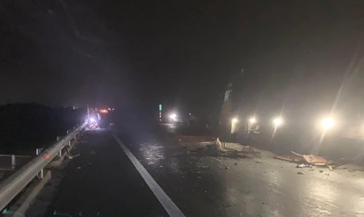 Hiện trường vụ tai nạn trên cao tốc Cam Lộ - La Sơn tối 10.3. Ảnh: Quảng An