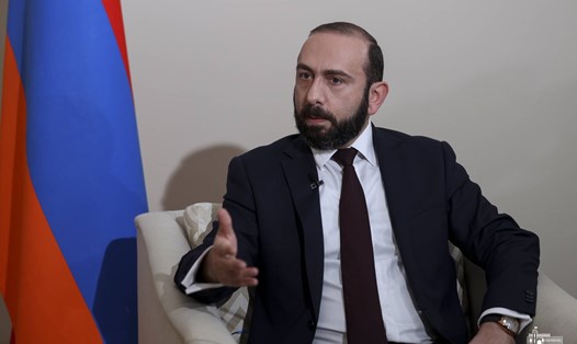 Ngoại trưởng Armenia Ararat Mirzoyan trả lời phỏng vấn TRT ngày 9.3.2024. Ảnh: Bộ Ngoại giao Armenia