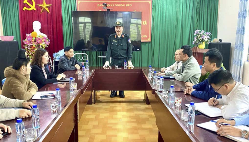 Đại tá Phạm Hải Đăng - Phó Giám đốc Công an tỉnh Lai Châu chỉ đạo điều tra vụ khai thác vàng trái phép khiến 1 công nhân tử vong. Ảnh: Công an Lai Châu