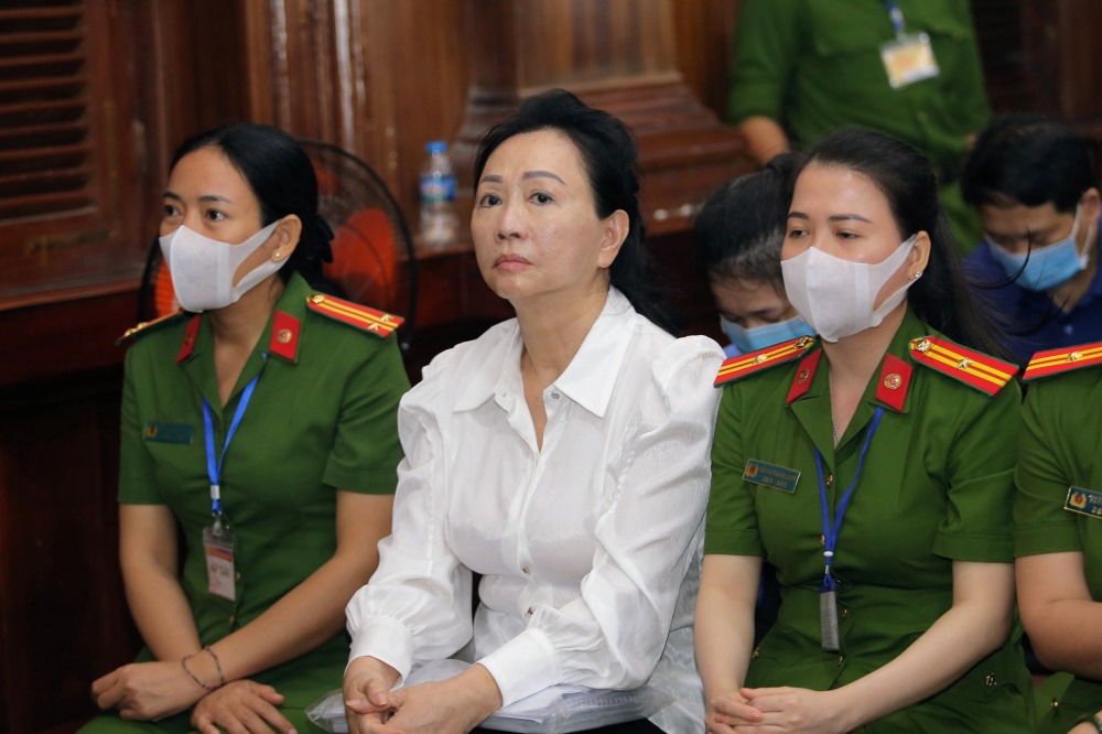 Bị cáo Trương Mỹ Lan xin giảm nhẹ hình phạt đối với Nguyễn Cao Trí. Ảnh: Anh Tú