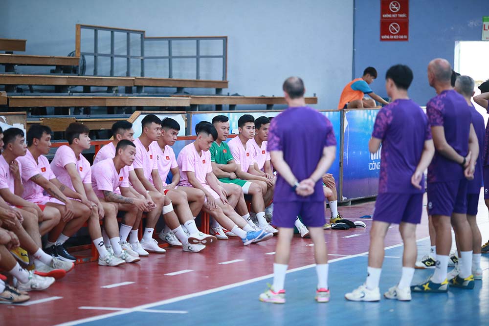 Sáng 11.3, đội tuyển futsal Việt Nam với 19 cầu thủ chính thức hội quân tại nhà thi đấu Thái Sơn Nam (Quận 8, TPHCM).