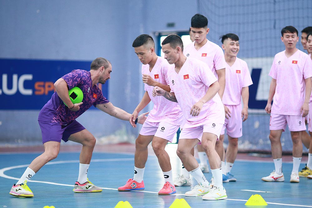 19 tuyển thủ futsal Việt Nam được triệu tập phần lớn đều đã đồng hành cùng huấn luyện viên Diego Giustozzi xuyên suốt các giải đấu, trận đấu giao hữu trong năm 2023, đồng thời đang có phong độ tốt sau 3 vòng đầu tại giải futsal vô địch quốc gia 2024.