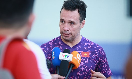 Huấn luyện viên Diego Giustozzi của tuyển futsal Việt Nam. Ảnh: Thanh Vũ