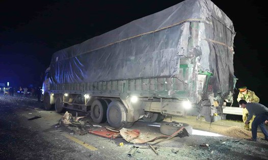 Hiện trường vụ tai nạn nghiêm trọng trên cao tốc Cam Lộ - La Sơn ngày 10.3. Ảnh: Quảng An
