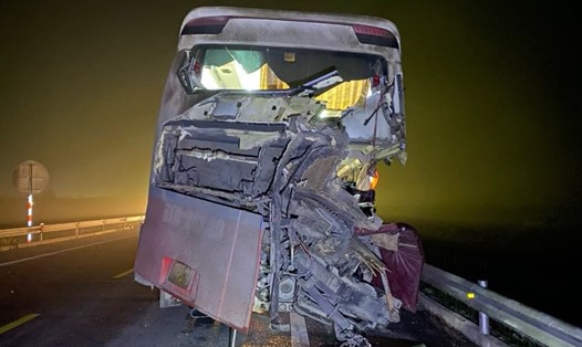 Hiện trường vụ tai nạn mới nhất trên cao tốc Cam Lộ - Túy Loan. Ảnh: Phúc Đạt