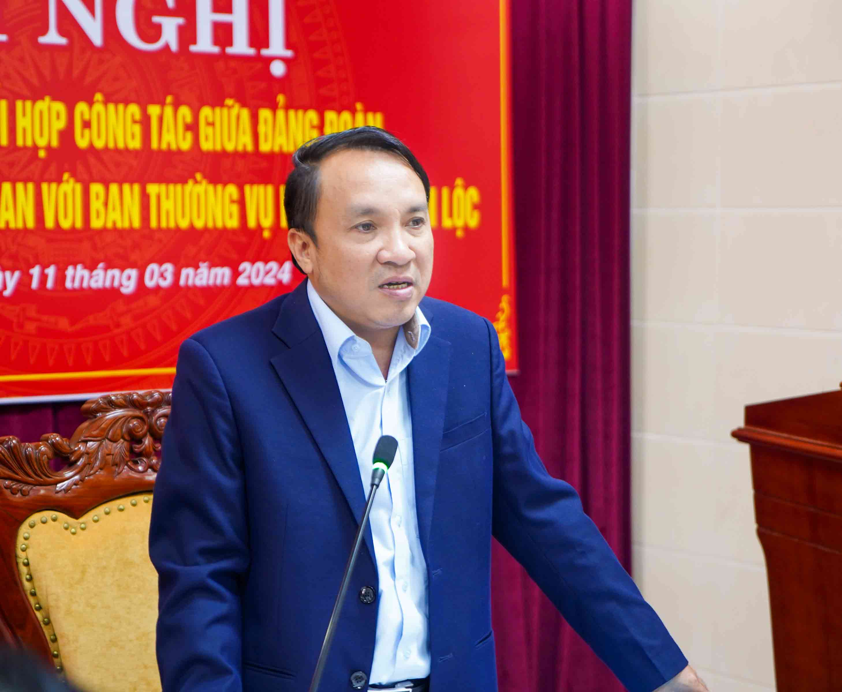 Ông Dương Đình Chỉnh - Bí thư Huyện ủy Nghi Lộc ghi nhận những kết quả mà Liên đoàn Lao động huyện Nghi Lộc đạt được 