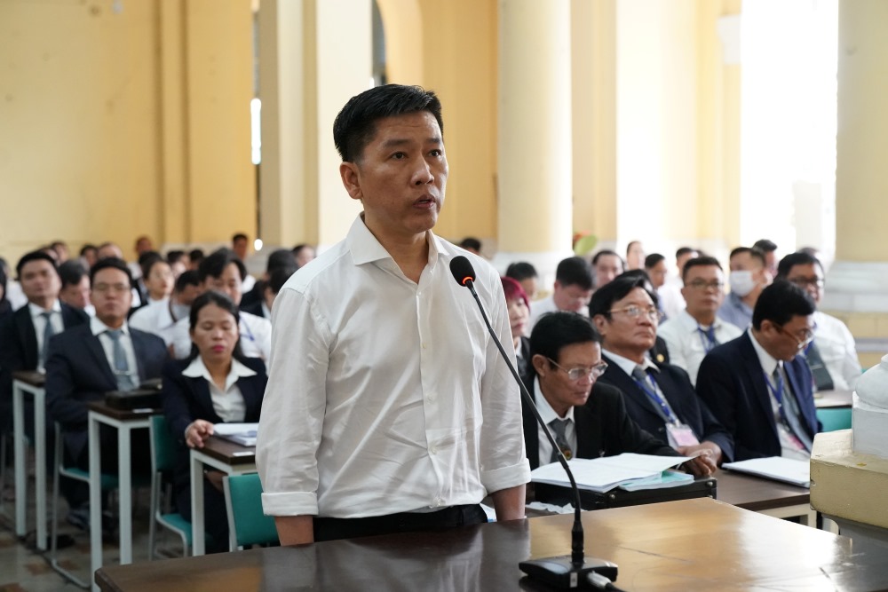 Bị cáo Võ Tấn Hoàng Văn (cựu Tổng giám đốc SCB) tại phiên xử đại án Vạn Thịnh Phát. Ảnh: Anh Tú  