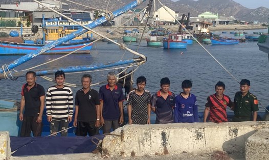 8 ngư dân gặp nạn được đưa về Trạm Kiểm soát biên phòng Cà Ná điều trị. Ảnh: Bộ đội Biên phòng tỉnh Ninh Thuận