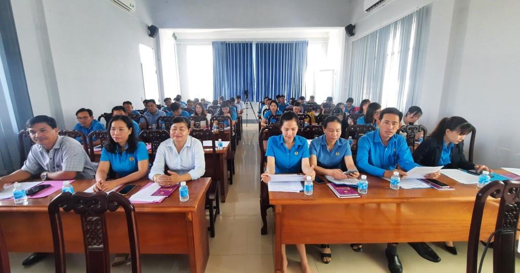 Đại biểu tham gia hội nghị. Ảnh: LĐLĐ huyện U Minh Thượng