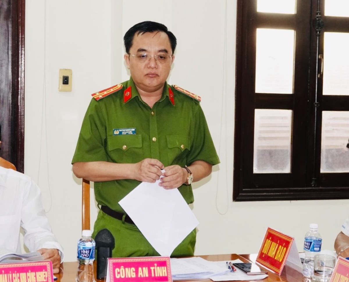Đại tá Huỳnh Ngọc Liêm - Phó giám đốc Công an tỉnh Bình Thuận trong một cuộc họp thông tin cho báo chí. Ảnh: Duy Tuấn