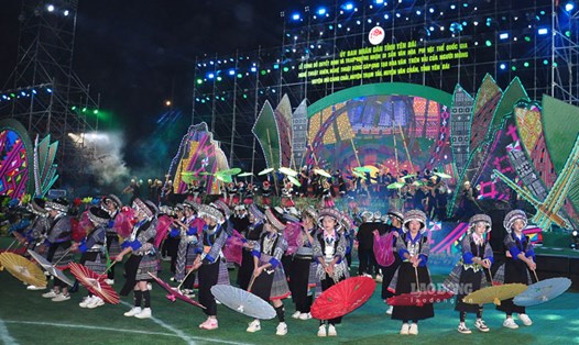 Festival trình diễn Khèn Mông được tổ chức hàng năm ở Mù Cang Chải được nhiều du khách quan tâm. Ảnh: Bảo Nguyên
