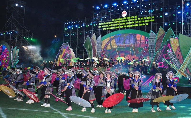 Festival trình diễn Khèn Mông được tổ chức hàng năm ở Mù Cang Chải được nhiều du khách quan tâm. Ảnh: Bảo Nguyên
