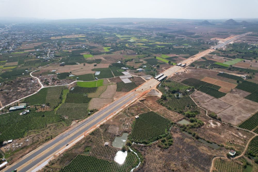Dự án đường Hàm Kiệm - Tiến Thành được UBND tỉnh Bình Thuận phê duyệt ngày 19.6.2020 với chiều dài khoảng 7,7km, khởi công tháng 11/2021. 