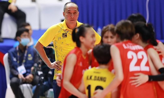 Huấn luyện viên Nguyễn Tuấn Kiệt sẽ tìm kiếm thêm người mới cho đội tuyển bóng chuyền nữ từ giải vô địch quốc gia 2024. Ảnh: Dũng Phương
