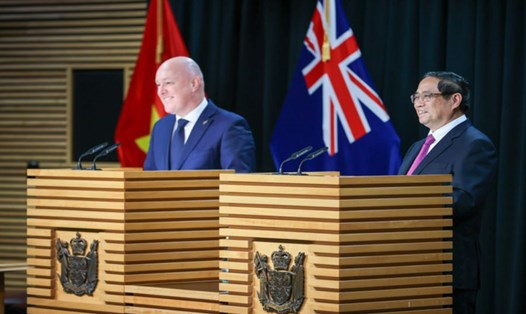 Thủ tướng Chính phủ Phạm Minh Chính và Thủ tướng New Zealand Christopher Luxon gặp gỡ báo chí thông báo kết quả cuộc hội đàm. Ảnh: VGP