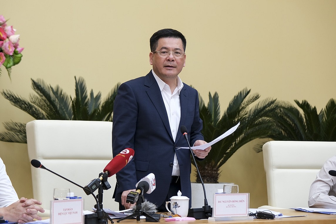 Bộ trưởng Nguyễn Hồng Diên phát biểu chỉ đạo tại buổi làm việc. Ảnh: Nga Nguyễn
