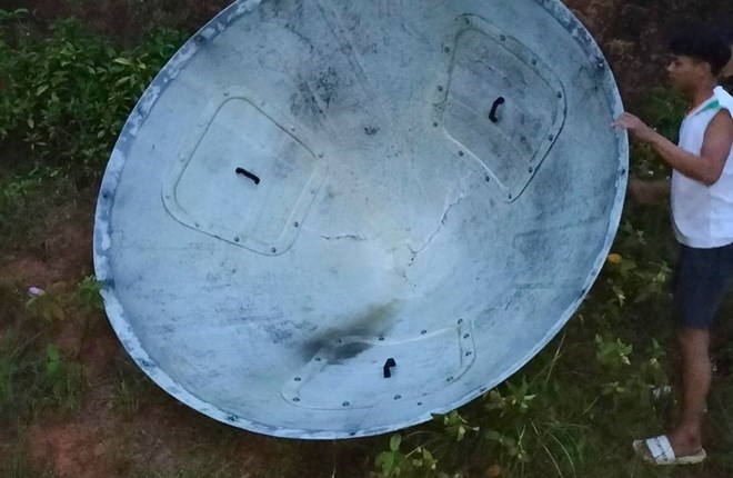 Tháng 8.2022, thiết bị ở 1 dự án điện gió ở xã Hướng Linh (huyện Hướng Hóa, tỉnh Quảng Trị) rơi xuống đất, cách nhà người dân khoảng 100m. Ảnh: Hàn Nguyên.