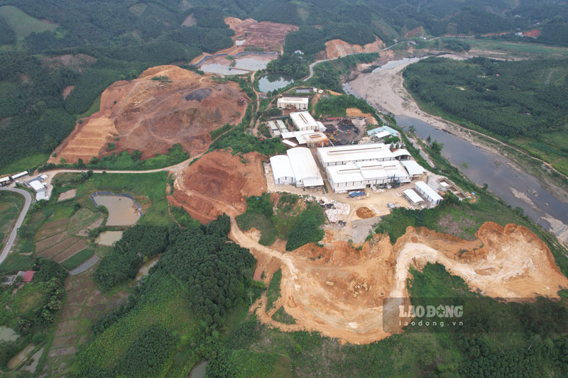Những ngày đầu tháng 10.2023, hàng trăm cán bộ, cảnh sát của Bộ Công an đã tiến hành phong tỏa  mỏ đất hiếm trên địa bàn huyện Văn Yên, tỉnh Yên Bái để phục vụ công tác điều tra.