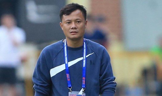 Huấn luyện viên Phạm Thành Lương. Ảnh: Hòa Bình FC