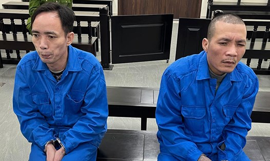 Hai bị cáo tại phiên toà xét xử về tội liên quan đến ma tuý. Ảnh: Quang Việt