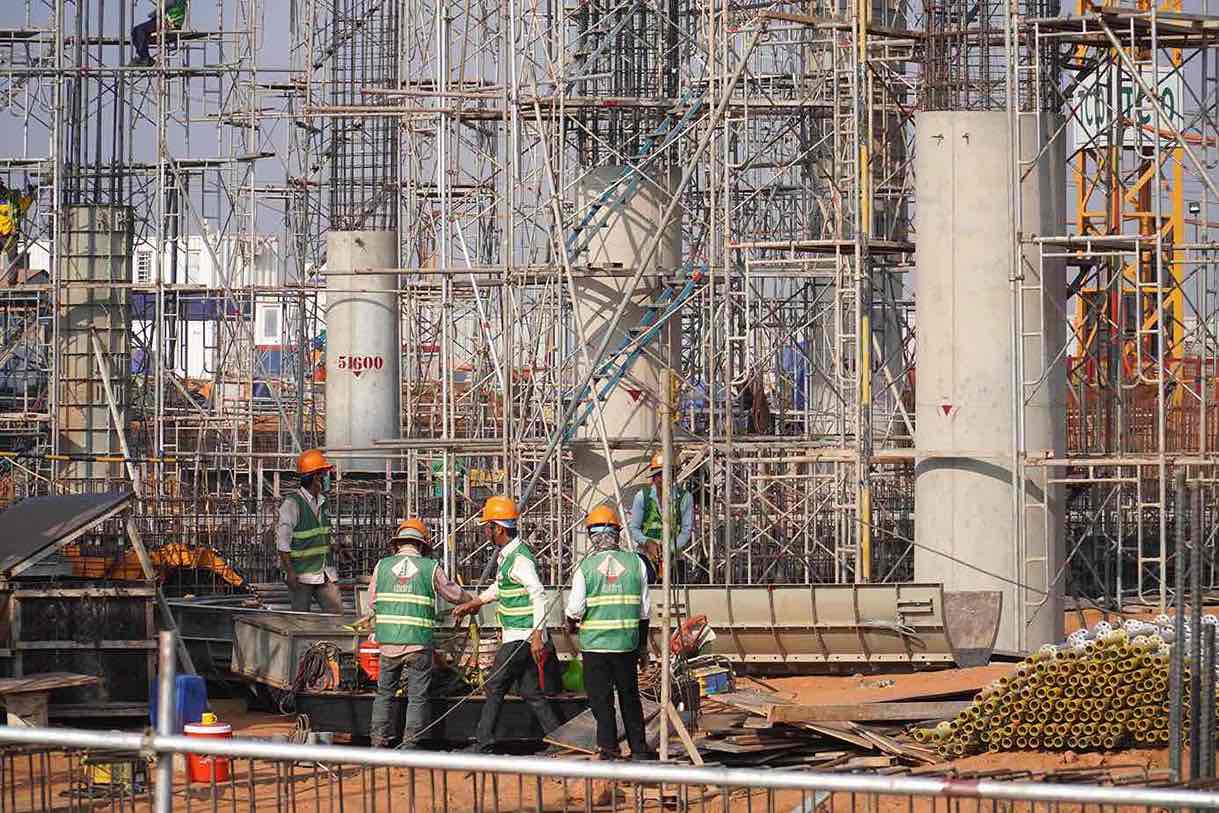 Người lao động làm việc tại dự án sân bay Long Thành ở xã Bình Sơn, huyện Long Thành. Ảnh: Hà Anh Chiến