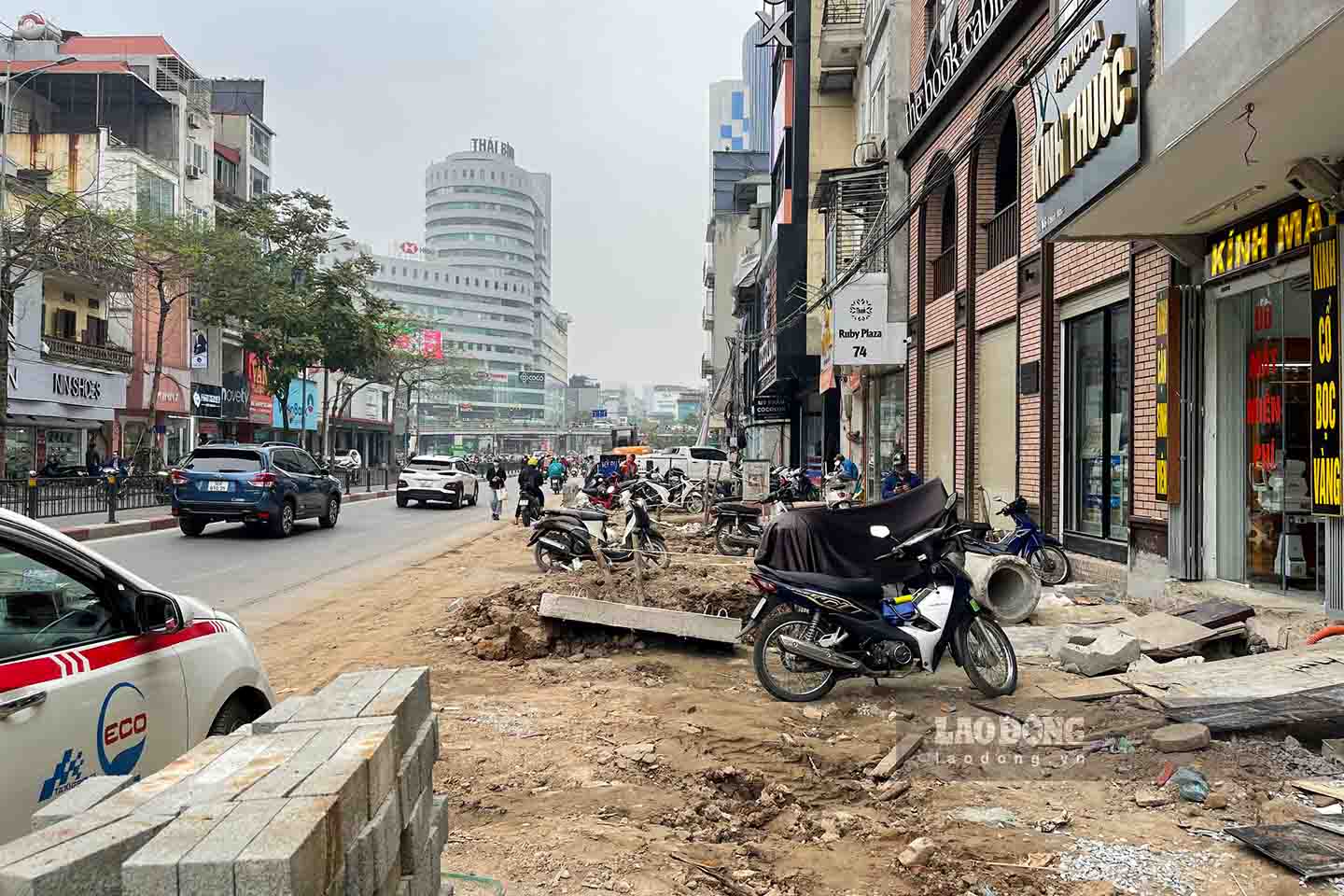 Trước đó, nhằm xóa bỏ điểm đen ùn tắc giao thông, TP Hà Nội đã phê duyệt dự án đầu tư xây dựng hoàn thiện nút giao thông Chùa Bộc – Thái Hà theo quy hoạch tại góc 1/4 nút giao, từ Học viện Ngân hàng đến cổng trường Đại học Công đoàn (theo Quyết định số 5572/QĐ-UBND ngày 28.10.2014 và được phê duyệt điều chỉnh tại Quyết định số 8006/QĐ-UBND ngày 17.11.2017; Quyết định số 4437/QĐ-UBND ngày 2.10.2020).