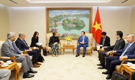 Phó Thủ tướng Chính phủ Trần Hồng Hà cho rằng, Đan Mạch có thể chia sẻ kinh nghiệm, hỗ trợ công nghệ, tài chính để Việt Nam thực hiện các sáng kiến giảm phát thải khí nhà kính, chuyển đổi xanh, chuyển đổi năng lượng công bằng. Ảnh: VGP