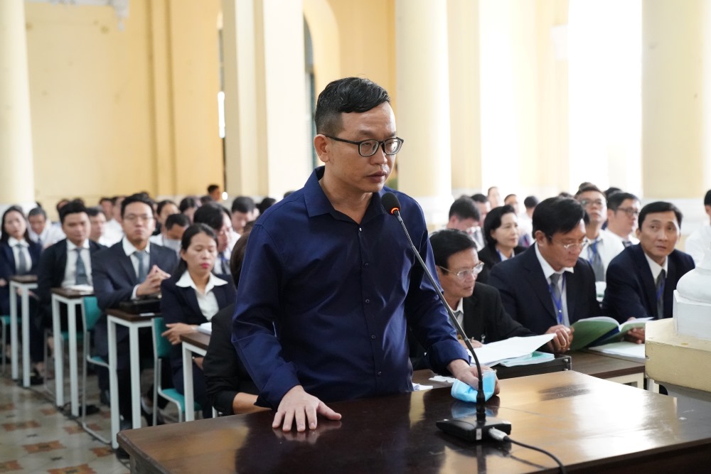 Bị cáo Tạ Chiêu Trung (cựu Phó chủ tịch ngân hàng SCB) tại tòa. Ảnh: Anh Tú