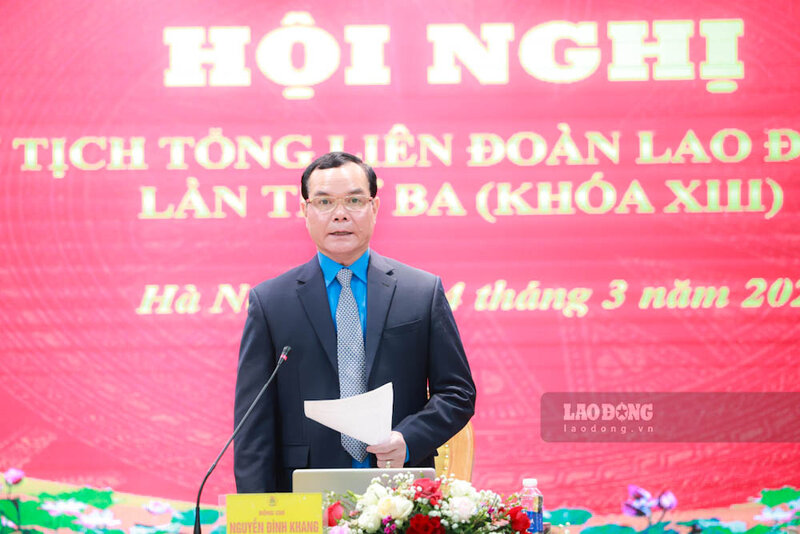Ông Nguyễn Đình Khang - Chủ tịch Tổng LĐLĐVN phát biểu khai mạc hội nghị. Ảnh: Hải Nguyễn